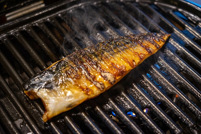 魚焼きグリルの匂いがくさい 嫌なにおいをすぐに消す方法とは エアコンにプラスするだけで驚きの空間除菌 Ac Plus