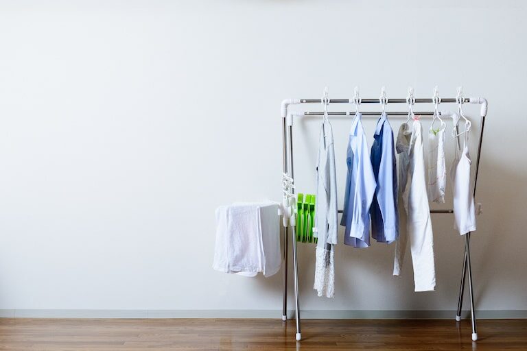 生乾き臭の原因は？部屋干しの匂いを消す方法と洗濯のコツを紹介！